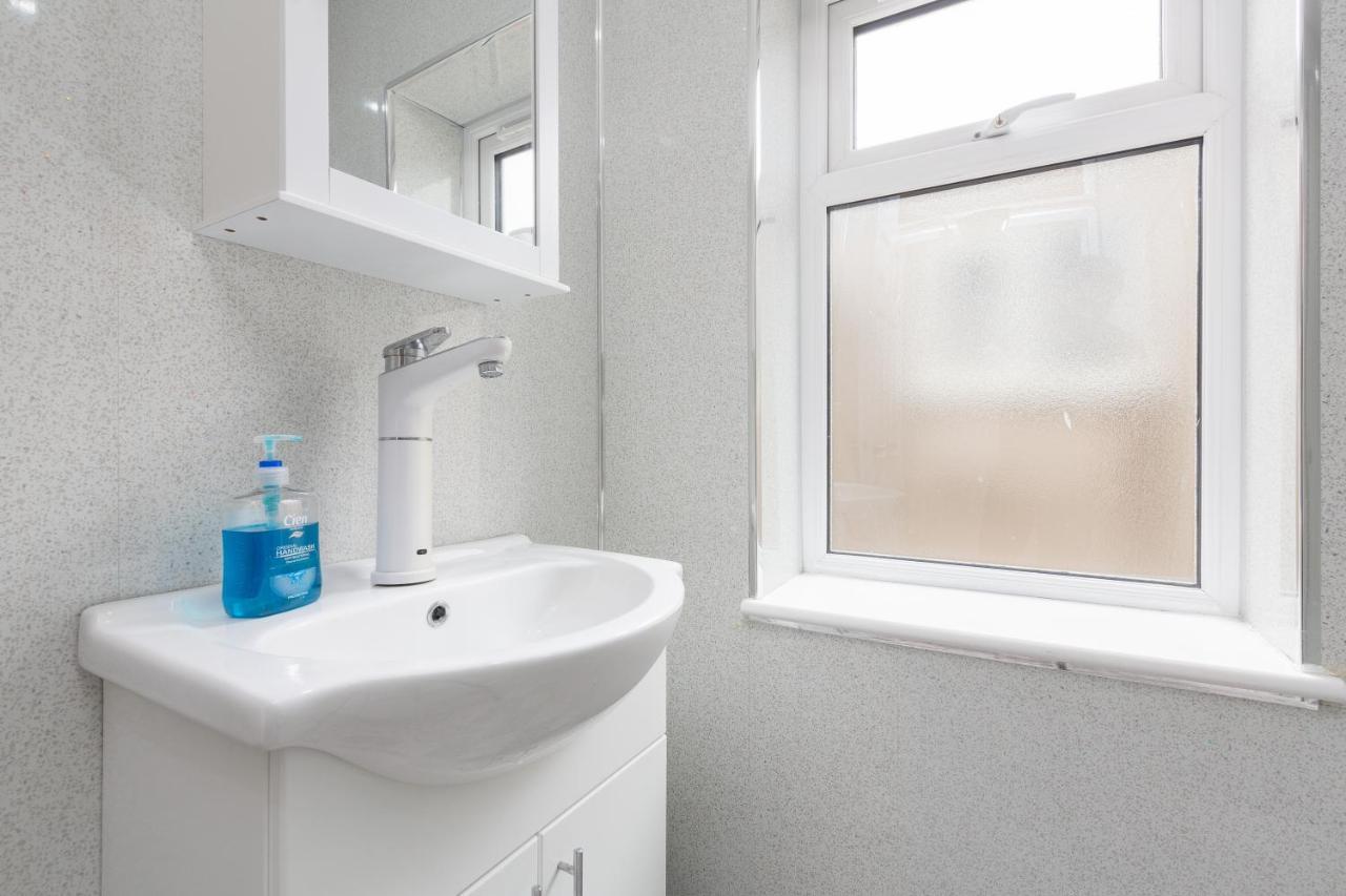 Eden - Family Apartment, Wifi & Parking Blackpool Exterior photo